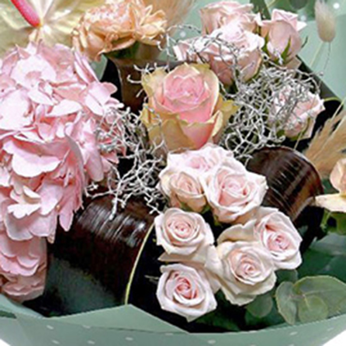 Buchet Aurora cu Hortensie, Garoafe, Trandafiri și Pampas [2]