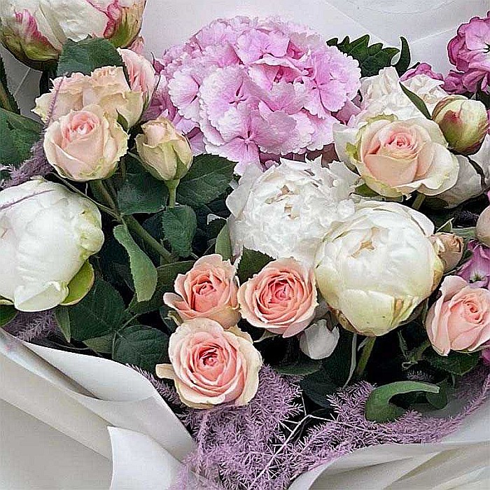 Buchet Bloom cu Bujori și Mini Trandafiri Roz – Flori de Primăvară [2]
