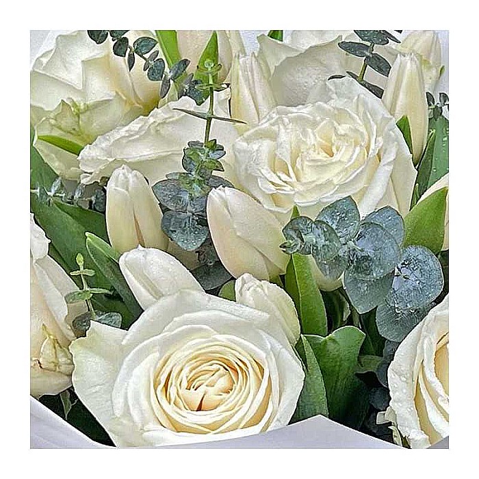 Buchet de trandafiri si lalele albe [2]