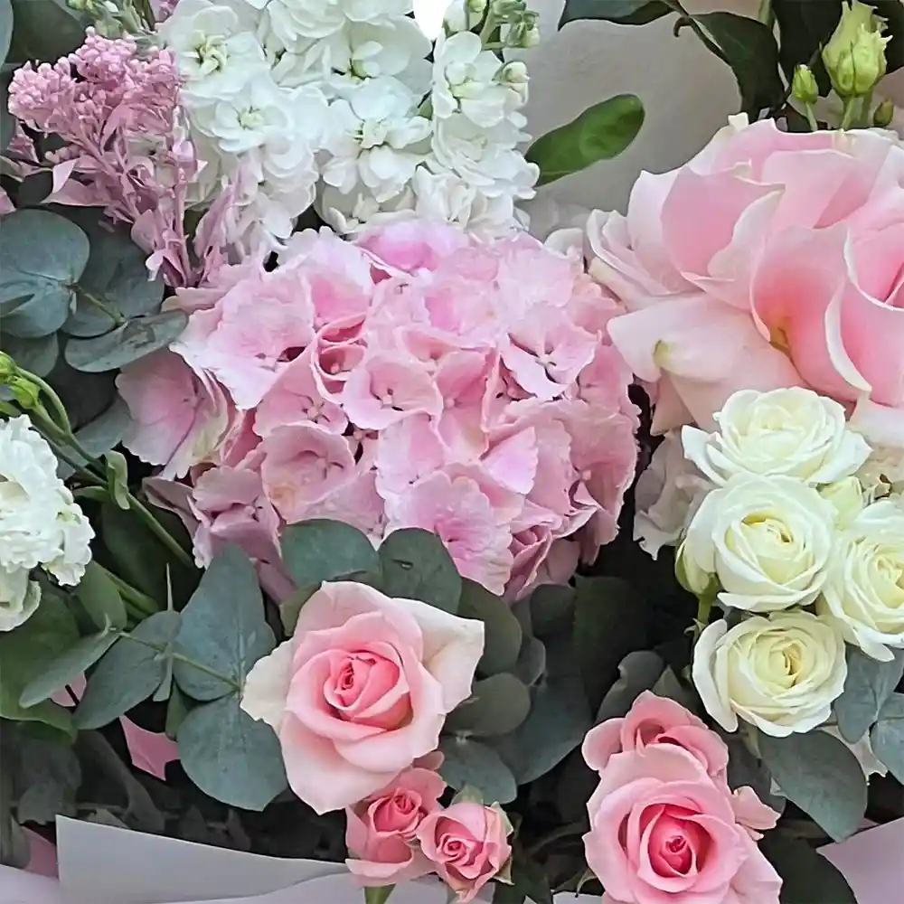 Buchet Dream – trandafiri roz, matthiola, hortensia roz și alb, Fleurange Baia Mare [2]