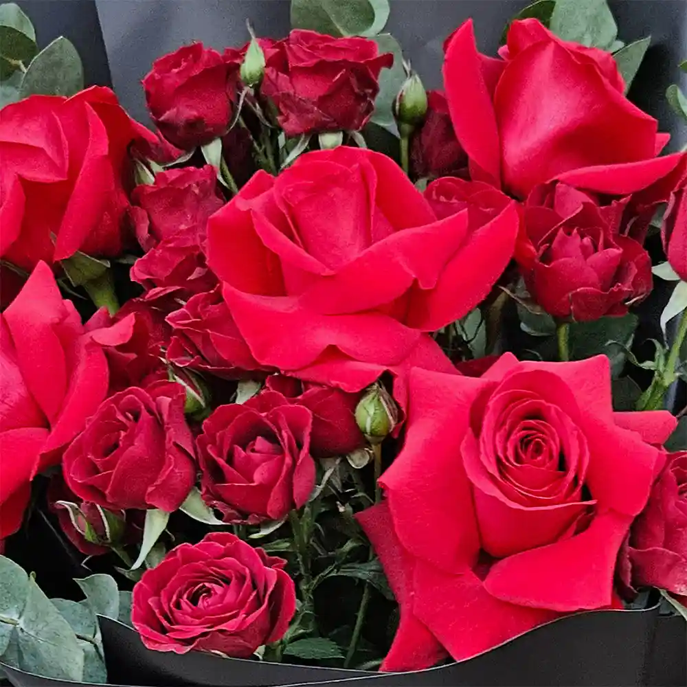 Buchet Endless Love – Trandafiri Rosii și Mini-Rosa cu Eucalipt, Fleurange Baia Mare [2]