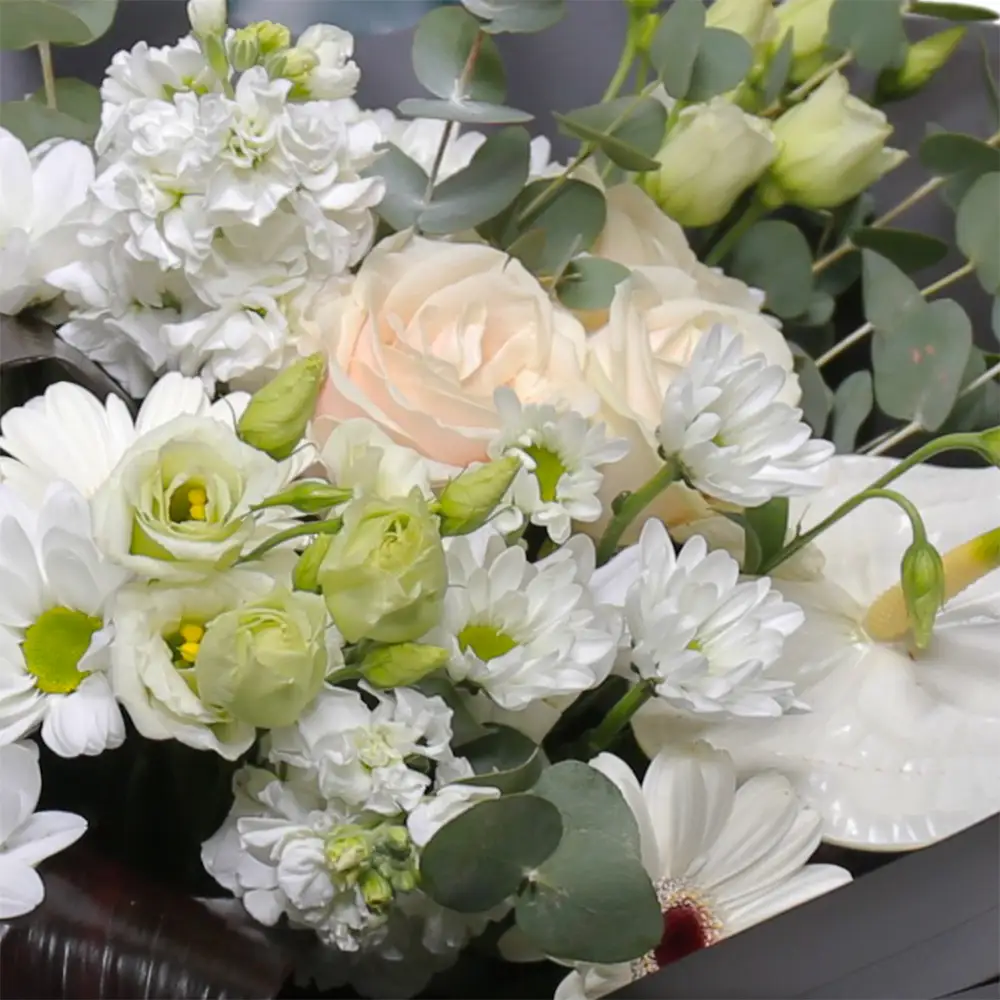 Buchet Funerar Nu Te Vom Uita – anthurium matthiola trandafiri germini albi, Fleurange Baia Mare [2]