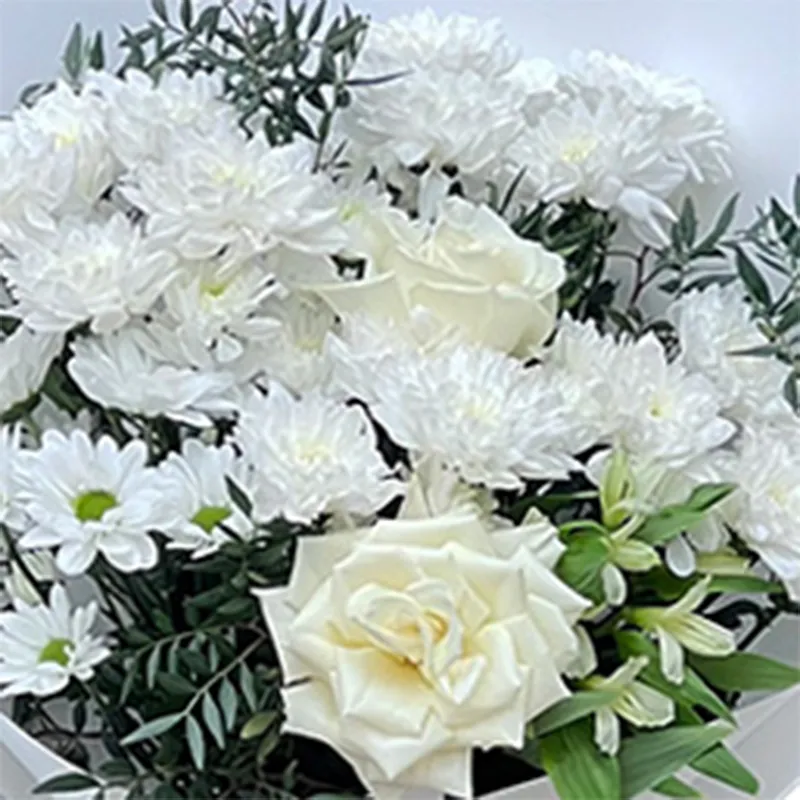 Buchet Funerar Regrete Florale – chrysanteme trandafiri alstroemeria albe, Fleurange Baia Mare [2]