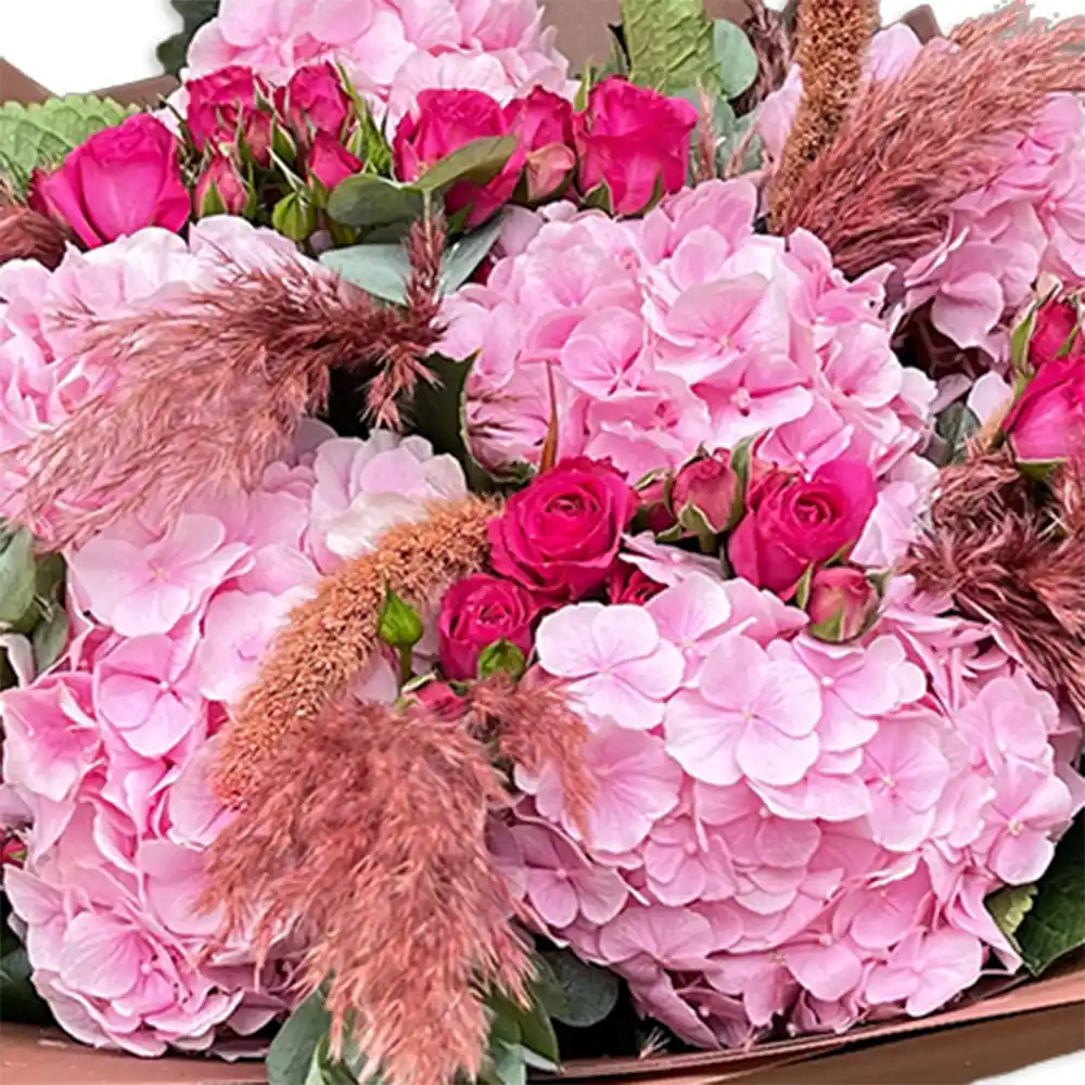 Buchet Hortensii si Mini-Rose – 6 hortensii roz pampas eucalipt, Fleurange Baia Mare [2]