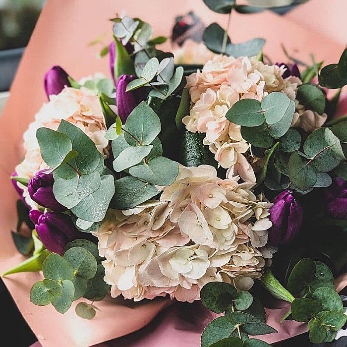 Buchet cu 10  lalele si hortensii tonuri de roz [2]