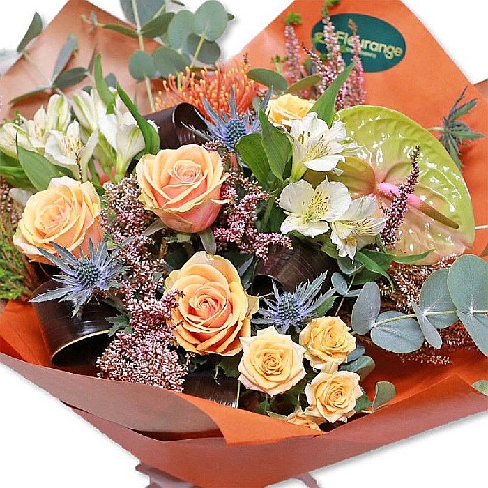Buchet Love Me – Calluna, Anthurium, Eryngium, Leucospermum, Trandafiri, Mini-Rose, Alstromeria și Eucalipt [2]