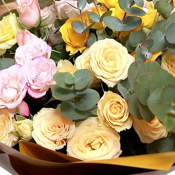 Buchet Mini Rosa – 11 Mini-Trandafiri Colorati și Proaspeți [2]