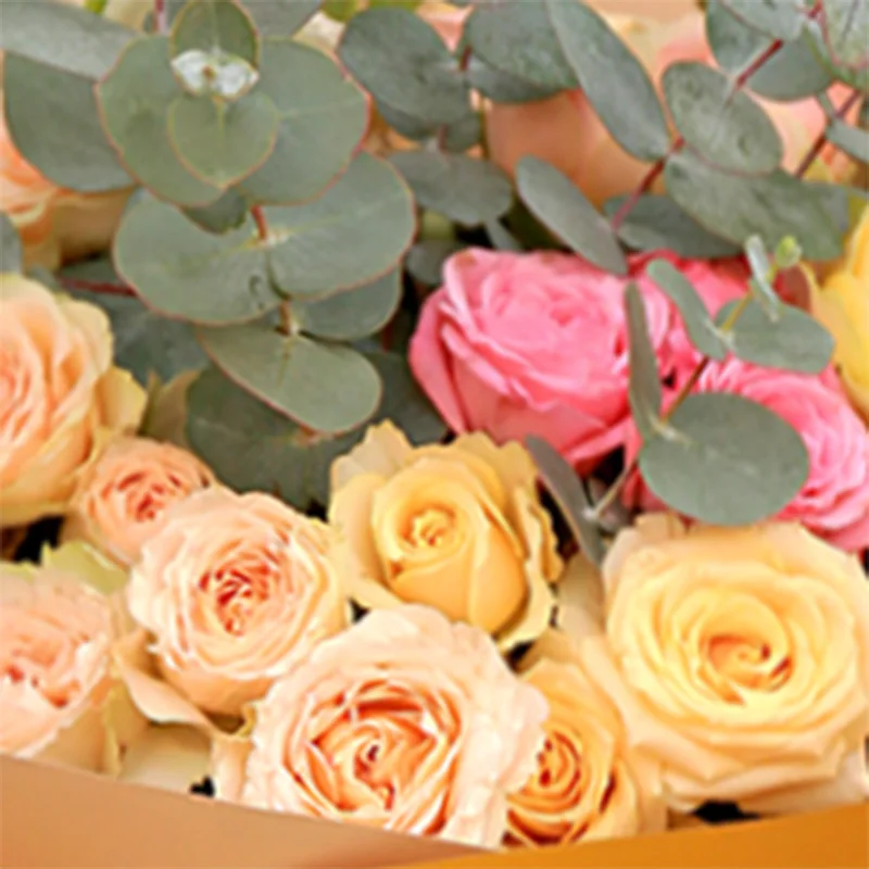 Buchet Mini-rosa – 11 mini-rosa color eucalipt pistacia, Fleurange Baia Mare [2]