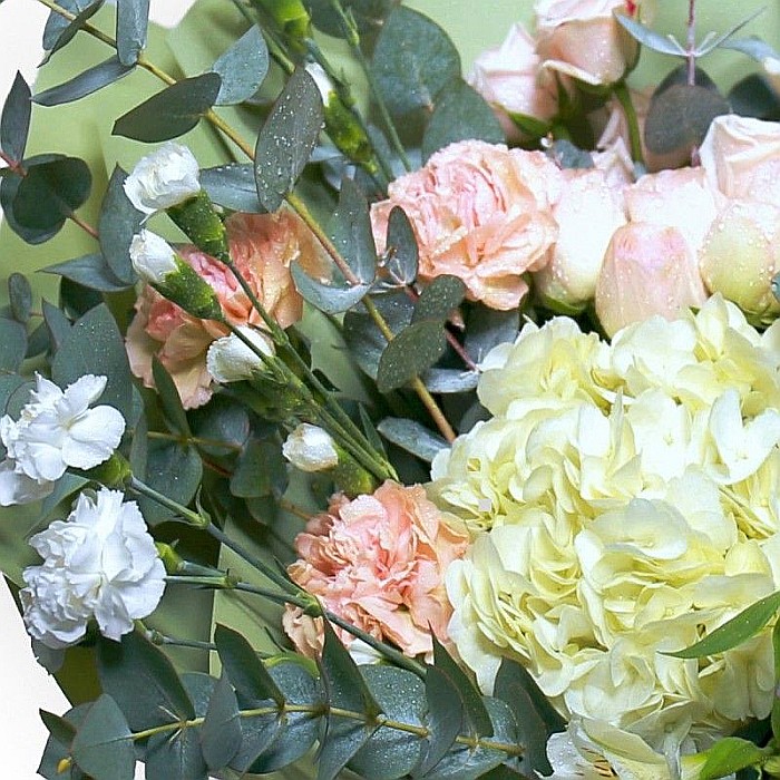 Buchet Missing You cu Hortensie, Trandafiri, Mini-rose, Garoafe și Alstroemeria [2]