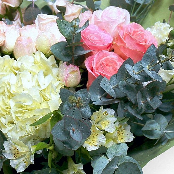 Buchet Missing You cu Hortensie, Trandafiri, Mini-rose, Garoafe și Alstroemeria [3]