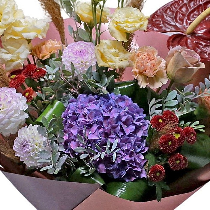 Buchet Regal – Dahlii, hortensie, garoafe, trandafir, lisianthus, anthurium, santini [2]
