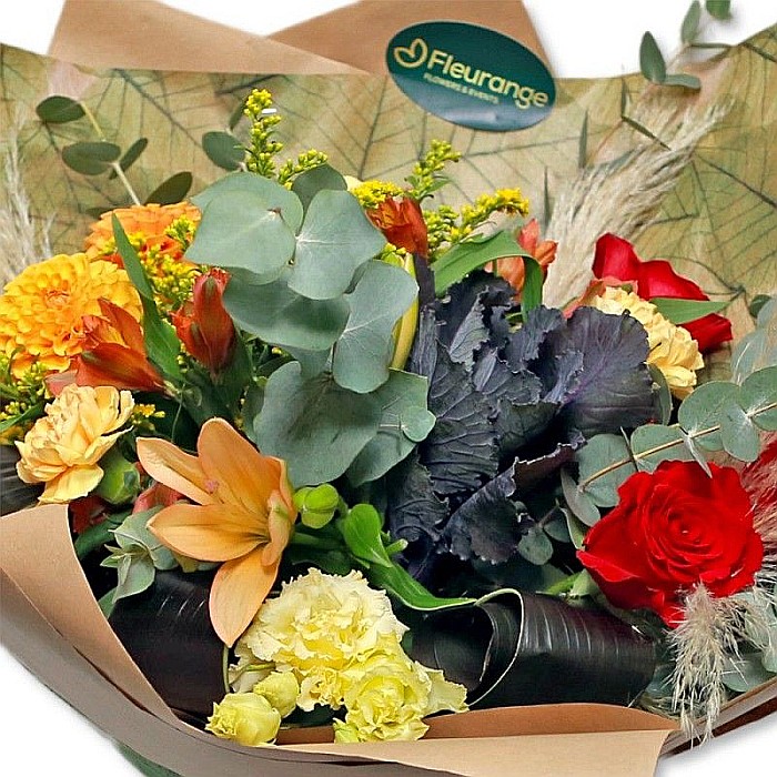 Buchet Smile – Dahlii, trandafiri, var decorativ, crin, garoafe, alstroemeria, floarea miresei și eucalipt [2]