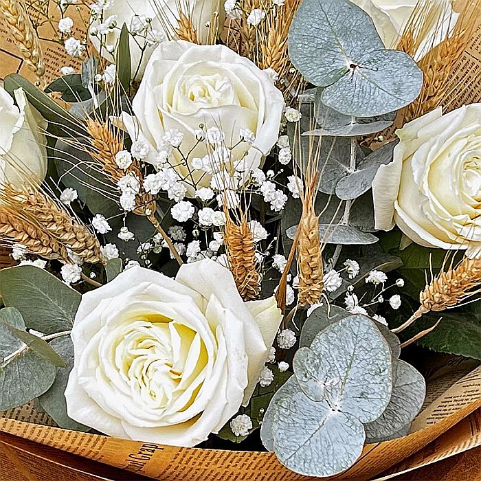 Buchet cu 7 Trandafiri, Spice de Grâu și Eucalipt – Aranjament Rustic Elegant [2]