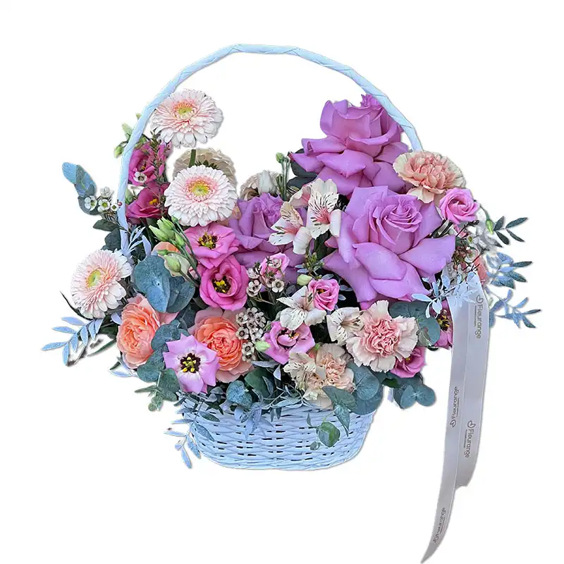 Cosuri cu Flori - Aranjament Armonia – cos nuiele cu trandafiri, germini, lisianthus pastel, Fleurange Baia Mare