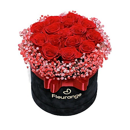 Aranjamente Florale - Aranjament cu trandafiri roșii și gypsophila în cutie elegantă – Fleurange