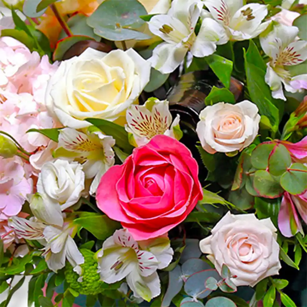 Aranjament A Gift For You – trandafiri, crini peruvieni, hortensia peach roz, Fleurange Baia Mare [1]