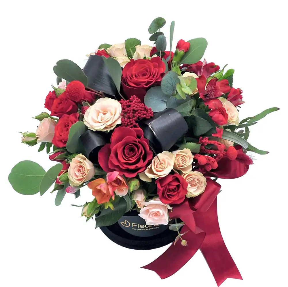 Flori Pentru Sotie - Aranjament Floral Passion – trandafiri roșii, crini peruvieni, mini-rosa, cutie Fleurange Baia Mare