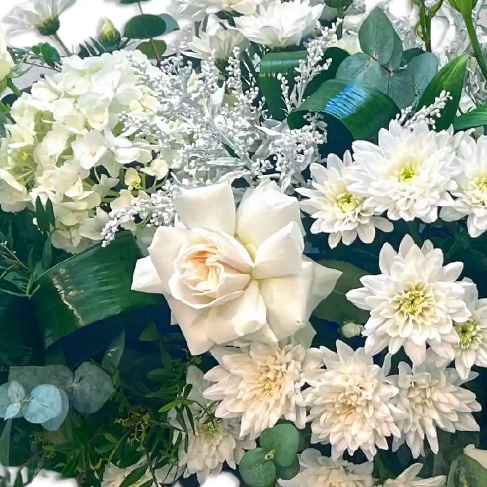 Aranjament Funerar Veșnică Amintire – Crini Trandafiri Crizanteme Albe, Fleurange Baia Mare [1]