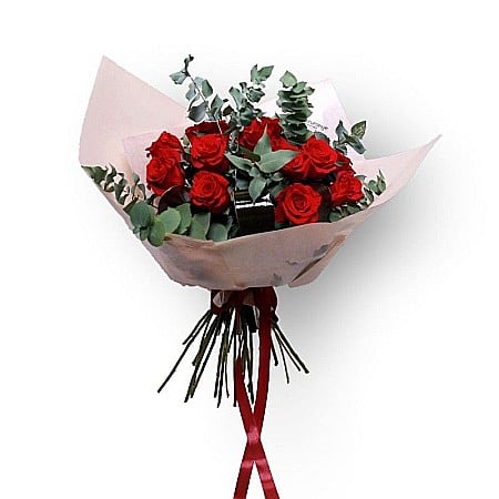 Pentru Mama - Buchet 15 Trandafiri Roșii, Eucalipt și Black Cordyline