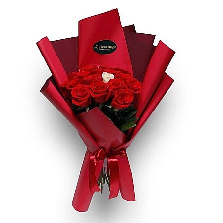 Pentru Mama - Buchet 17 Trandafiri Roșii – Flori proaspete și elegante de la Fleurange.ro