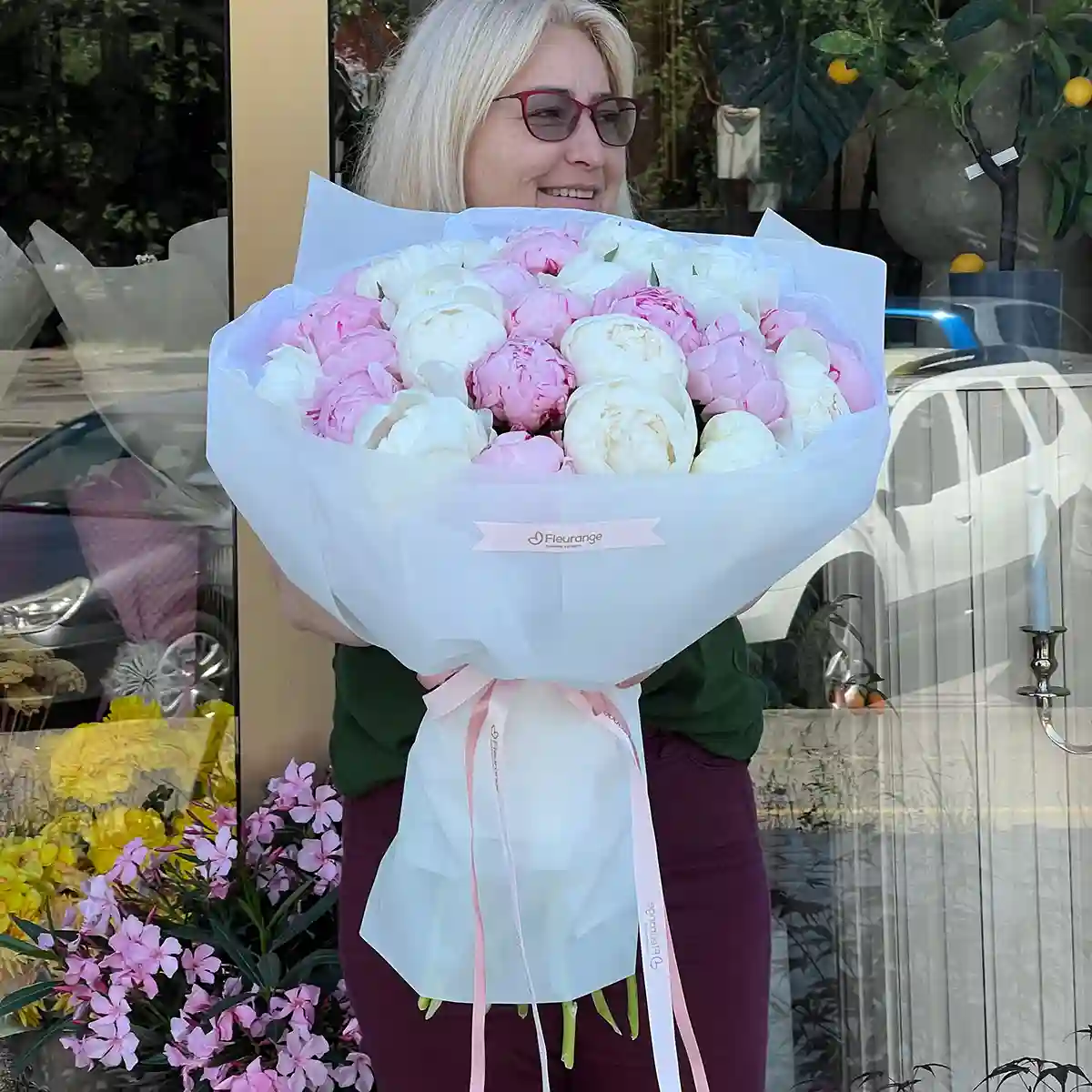 Buchet 30 Bujori Albi si Roz – 15 bujori albi si 15 roz parfumati, Fleurange Baia Mare [1]