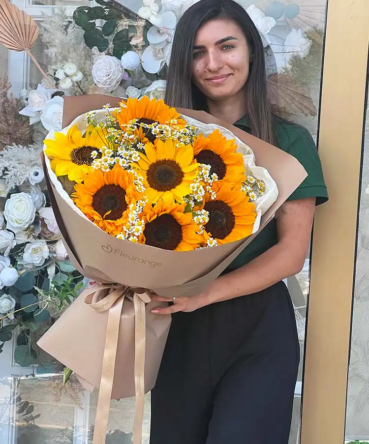 Buchet 7 Floarea Soarelui – helianthus si matricaria galben, Fleurange Baia Mare [1]
