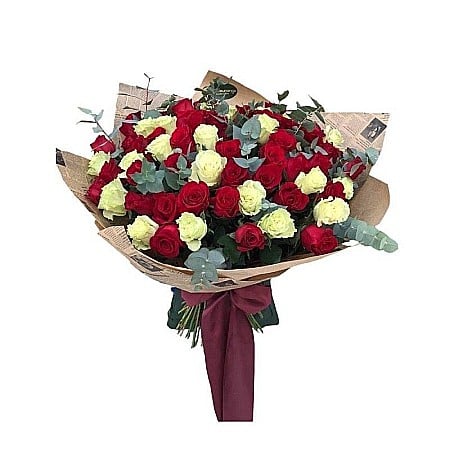 Buchete Flori - Buchet cu 75 trandafiri roșii și albi – ideal pentru declarații de dragoste, aniversări, logodne sau cereri în căsătorie