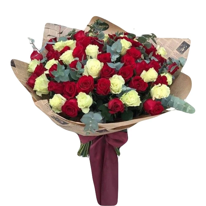 Valentine's Day - Buchet 75 Trandafiri – trandafiri rosii si albi cu eucalipt, Fleurange Baia Mare