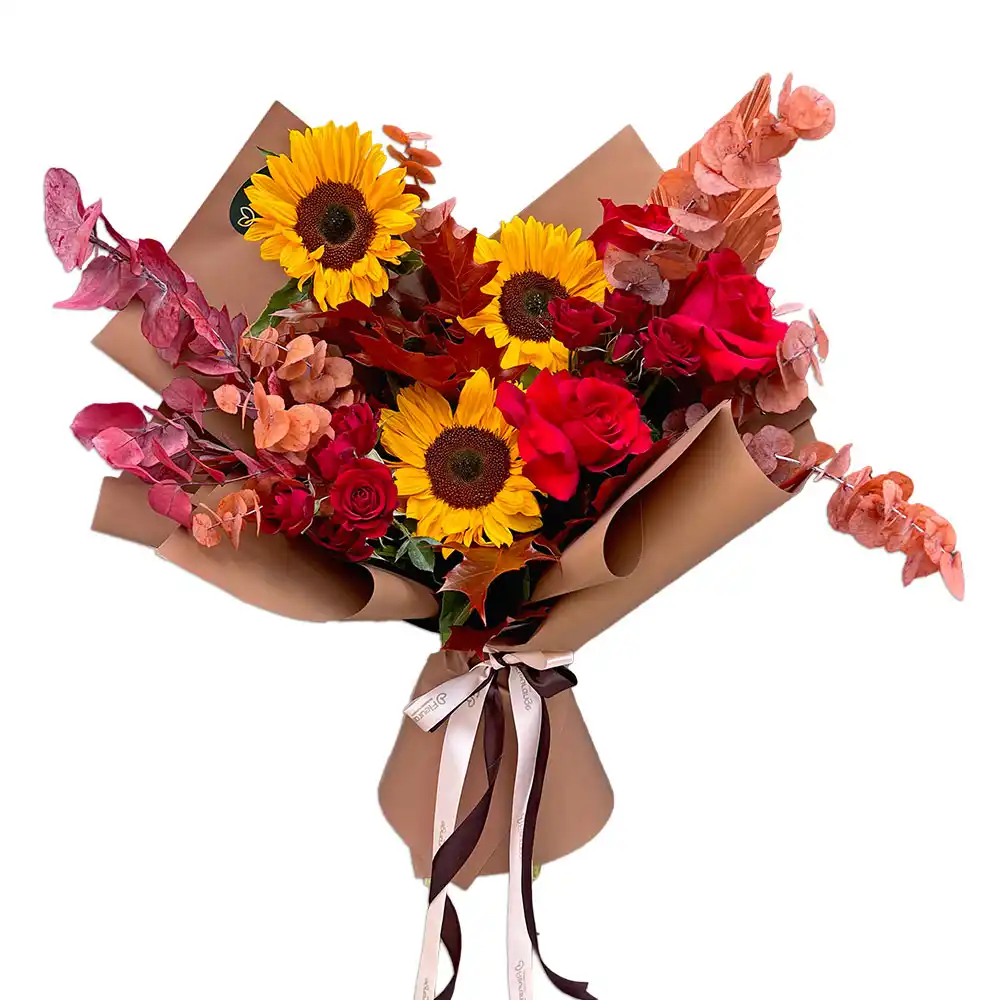 Buchet Autumn Kisses – floarea-soarelui, trandafiri rosii, eucalipt, Fleurange Baia Mare