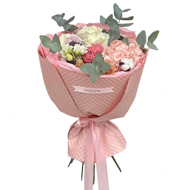 Buchet Be Loving – trandafiri, hortensie, ranunculus roz și alb, Fleurange Baia Mare