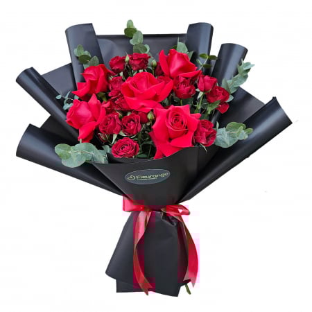 Pentru Bunica - buchet din tranadafiri si mini rosa