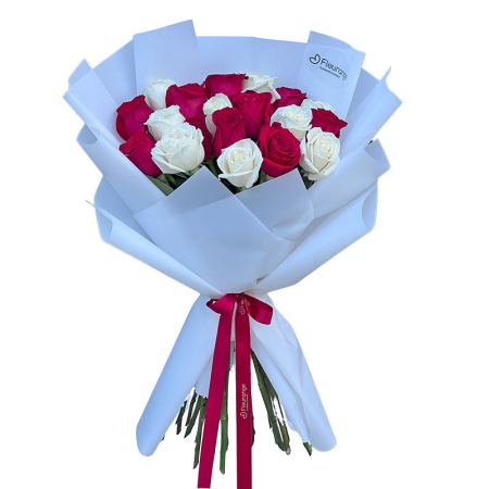 Buchete Flori - Buchet cu 17 trandafiri roșii și albi – perfect pentru aniversare, cereri în căsătorie sau surprize romantice