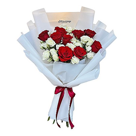 Pentru Mama - Buchet cu Trandafiri Roșii și Mini Rose Albe – Romantism și Eleganță