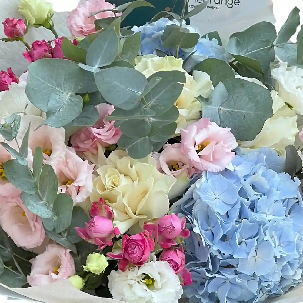 Buchet Delightful – hortensii dahlii trandafiri piramidal roz albastru, Fleurange Baia Mare [2]