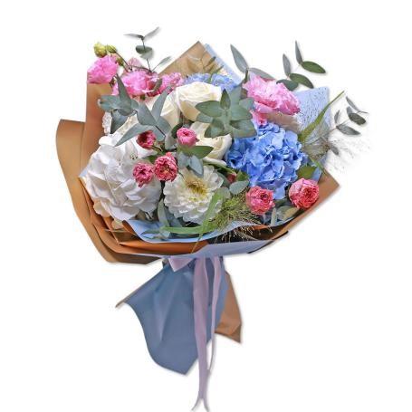 Buchet Delightful – hortensii dahlii trandafiri piramidal roz albastru, Fleurange Baia Mare