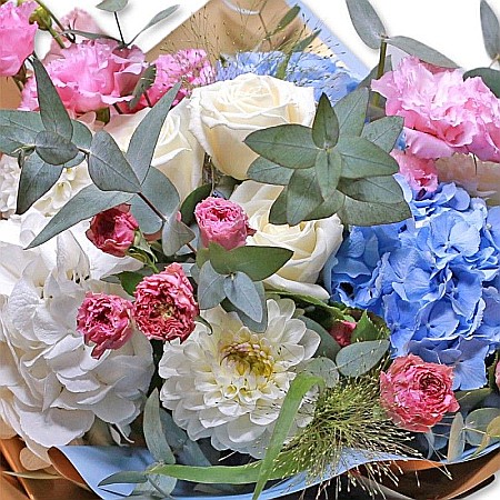 Buchet Delightful – Hortensii, Trandafiri, Dahlii și Flori de Sezon [1]
