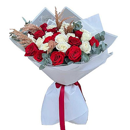 Onomastica - Buchet 29 Trandafiri Roșii și Albi - Aranjament floral romantic și elegan