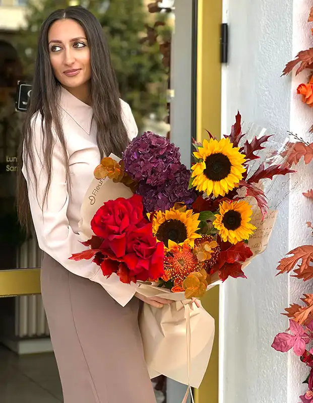 Buchete Flori - Buchet Esența Toamnei – floarea-soarelui, hortensii, trandafiri petalați, Fleurange Baia Mare