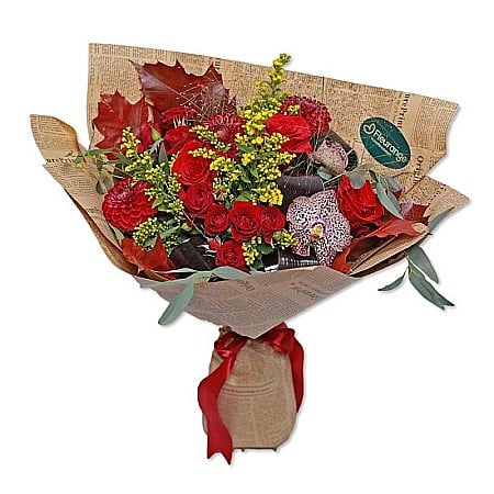 Pentru Bunica - Buchet Flori Roșii – Dalii roșii, trandafiri roșii, vanda și flori de sezon