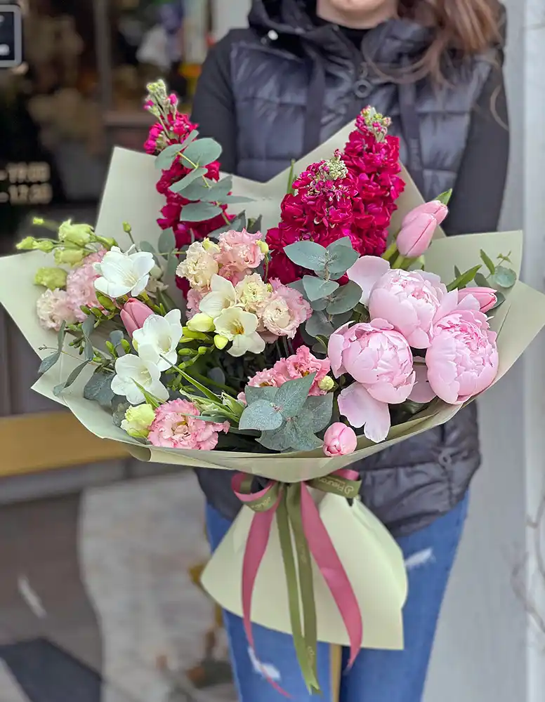 Buchet Glory – Bujori, Iris și Freesia, Fleurange Baia Mare [1]