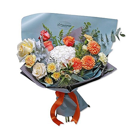 Pentru Bunica - Buchet Happy Day – Dahlii, garoafe, trandafiri, hortensie, mini trandafiri, eucalipt și flori de sezon