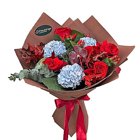 Pentru Mama - Buchet cu Hortensii Albastre și Trandafiri Roșii