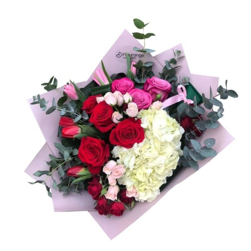 Buchete Hortensii - Buchet Iulia – hortensie lalele trandafiri mini-rosa aspidistra, Fleurange Baia Mare