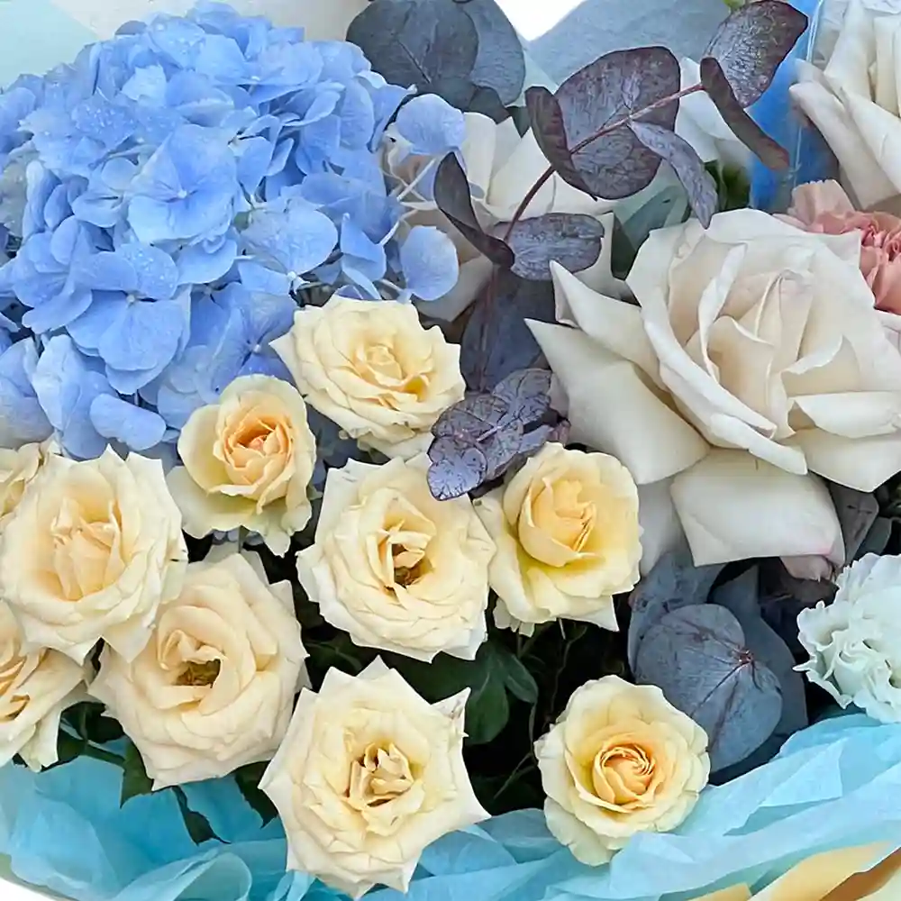 Buchet Kindness – hortensie, trandafiri si garoafe, Fleurange [1]