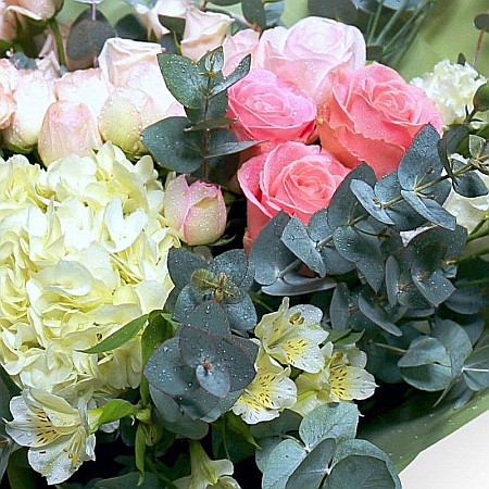 Buchet Missing You cu Hortensie, Trandafiri, Mini-rose, Garoafe și Alstroemeria [2]