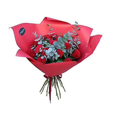 Buchete Flori - Buchet PETRA – 19 Trandafiri, Aspidistra și Eucalipt într-un Aranjament Elegant