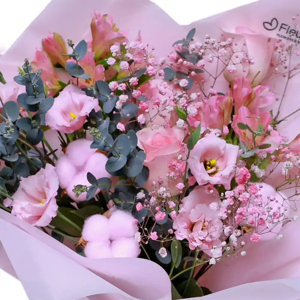 Buchet Serenity – trandafiri, bumbac, gypsophila, lisianthus, roz pastel, Fleurange Baia Mare [1]