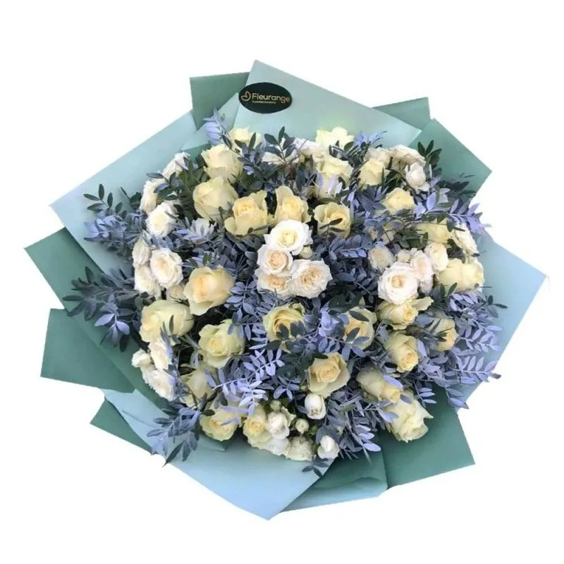 Valentine's Day - Buchet White Sensation – trandafiri albi si mini-rose cu pistacia, Fleurange Baia Mare