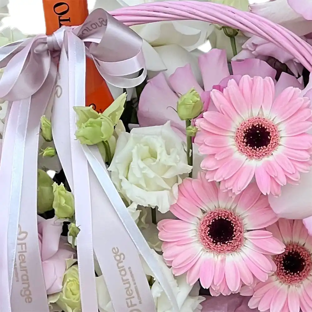 Cos cu Flori si Prosecco Mionetto – germini, trandafiri petalati, lisianthus in cos nuiele, Fleurange Baia Mare [1]