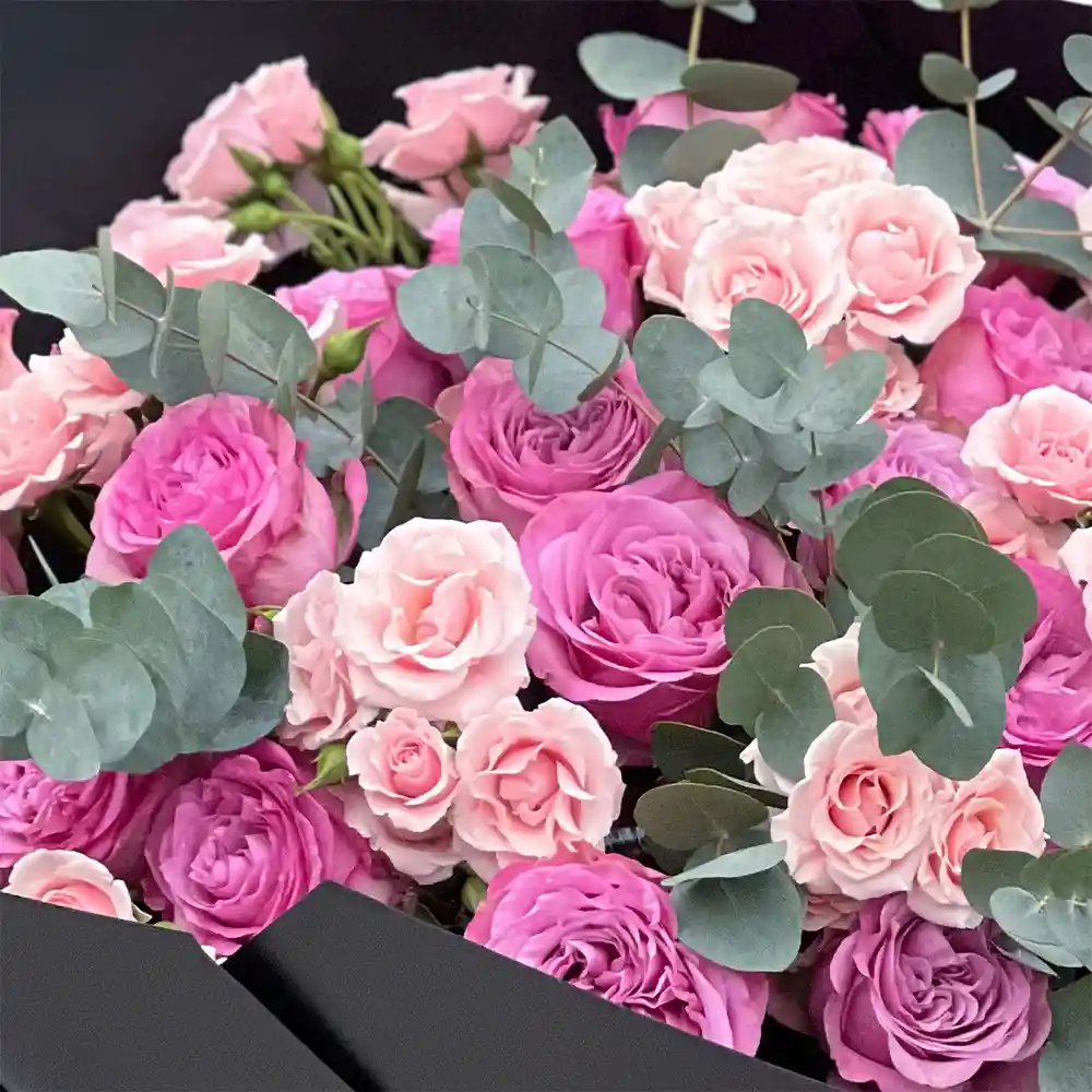 Buchet The Pink Bouquet – trandafiri roz si mini-rose cu eucalipt, Fleurange Baia Mare [1]